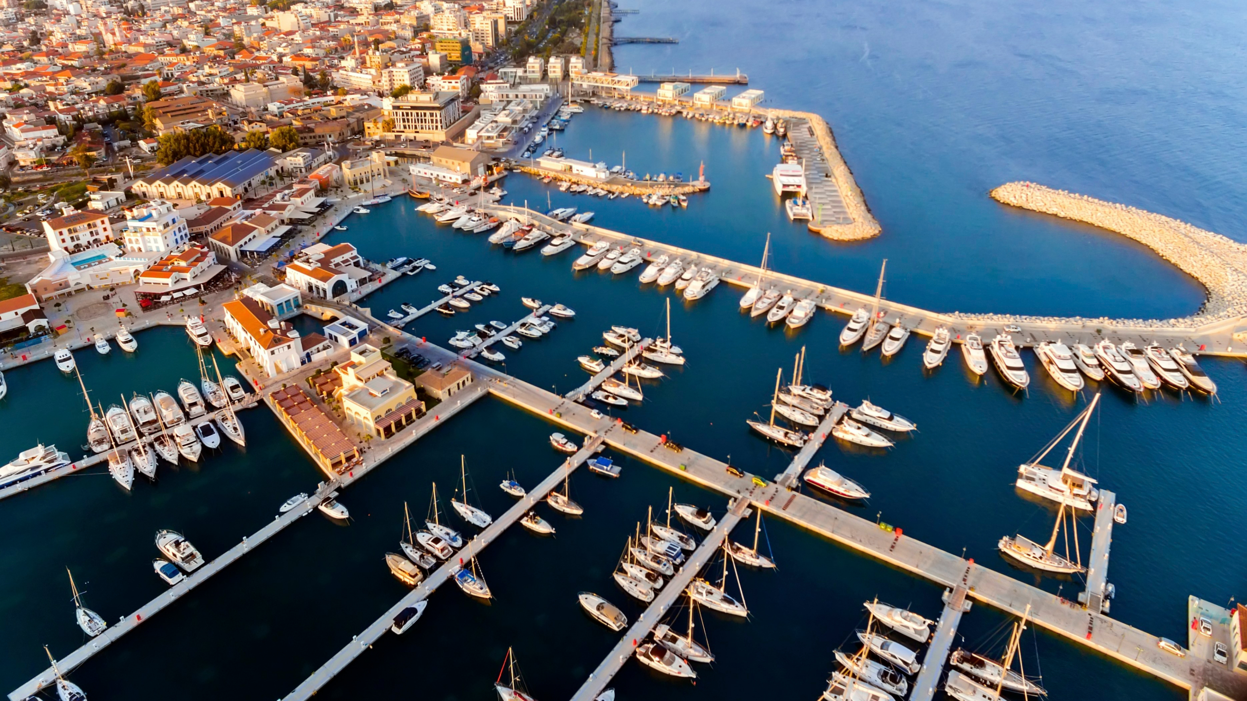 Didim Marina’da buharlı yat ve tekne temizlik hizmeti